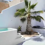 Cave At White Rock - Private Outdoor Jacuzzi Holiday home Karterados (Santorini)