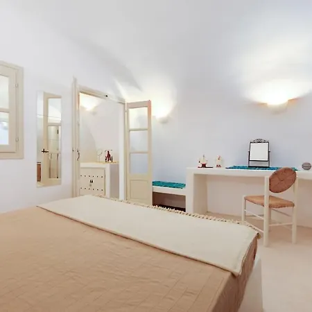 Cave At White Rock - Private Outdoor Jacuzzi Tatil Evi Karterados (Santorini)