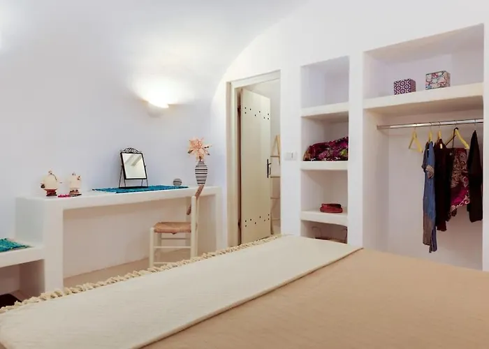 Cave At White Rock - Private Outdoor Jacuzzi * Karterados (Santorini)